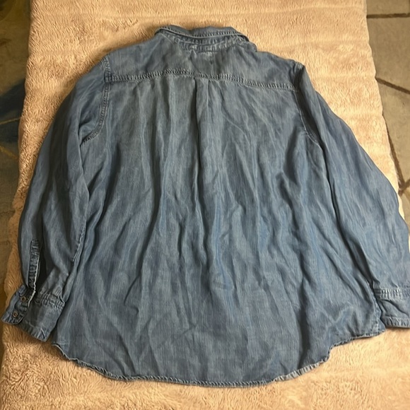 100% Lyocell soft denim blue button down - Picture 8 of 8